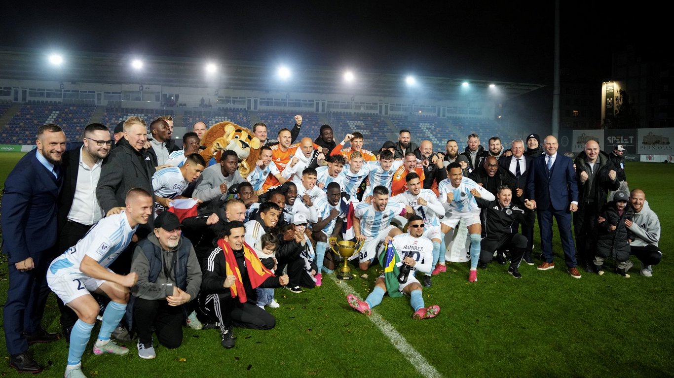 Apguvuši pacietības mākslu un prasmi sakārtot papīrus. «Riga» FC nosvin futbola čempionu titulu / Raksts