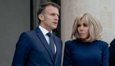 Francijas prezidents Emanuels Makrons ar kundzi Brižitu