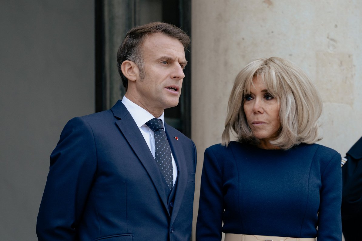 Francijas prezidents Emanuels Makrons ar kundzi Brižitu