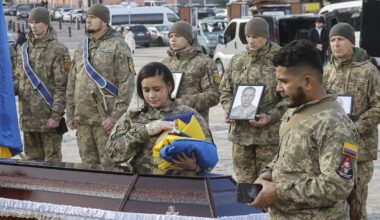 Karavīru bēru ceremonija Kijivā