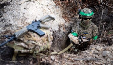 Ukrainas armijas karavīrs mācībās