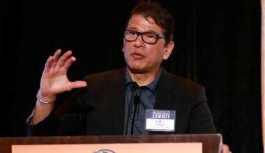 "Latvijas hokejs atstāja lielu nospiedumu manī" - Nolans oficiāli uzņemts Kanādas Sporta slavas zālē