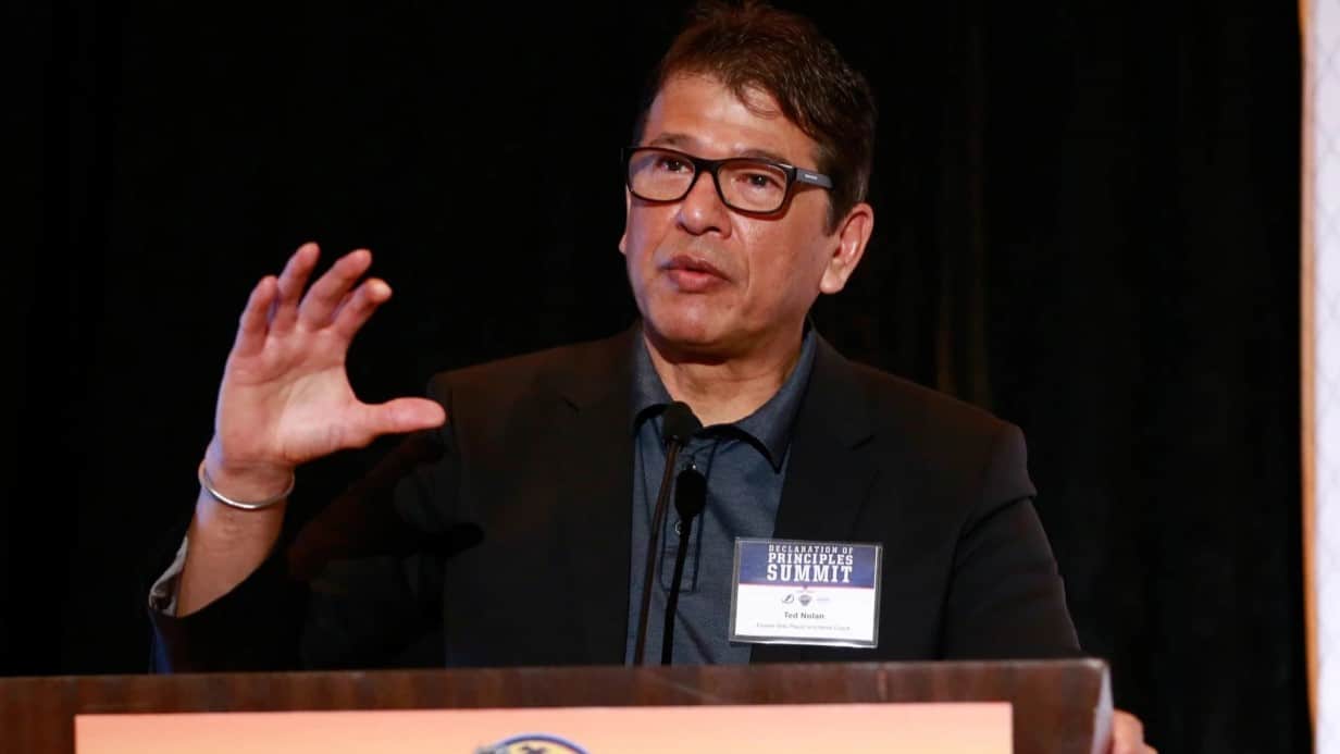 "Latvijas hokejs atstāja lielu nospiedumu manī" - Nolans oficiāli uzņemts Kanādas Sporta slavas zālē