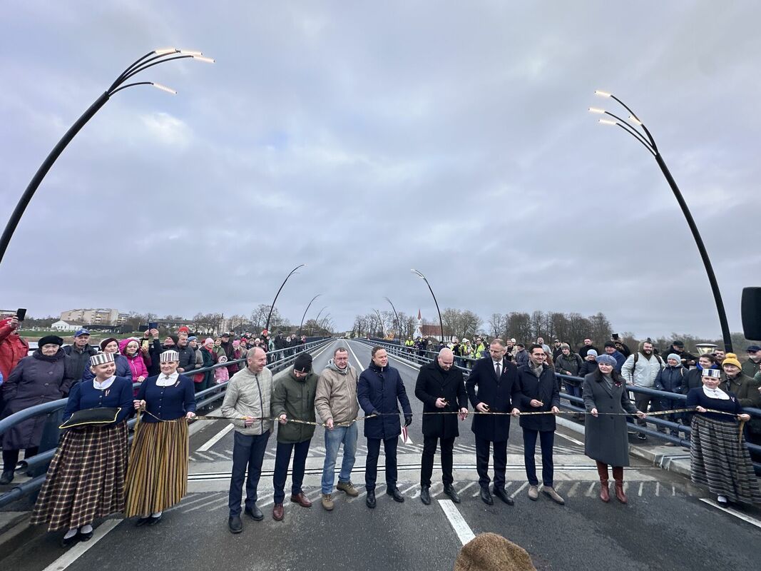Salacgrīvā atklāts jaunais tilts pār Salacu
