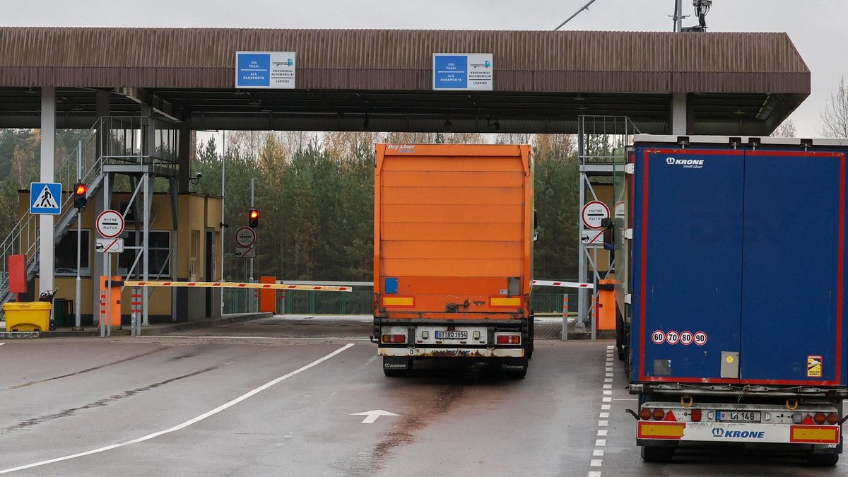 Baltkrievija neizlaiž Lietuvas kravas automobiļus un pieprasa tikšanos Ārlietu ministriju līmenī