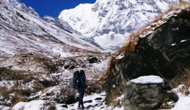 Lavīna Nepālā laupījusi septiņu alpīnistu dzīvības