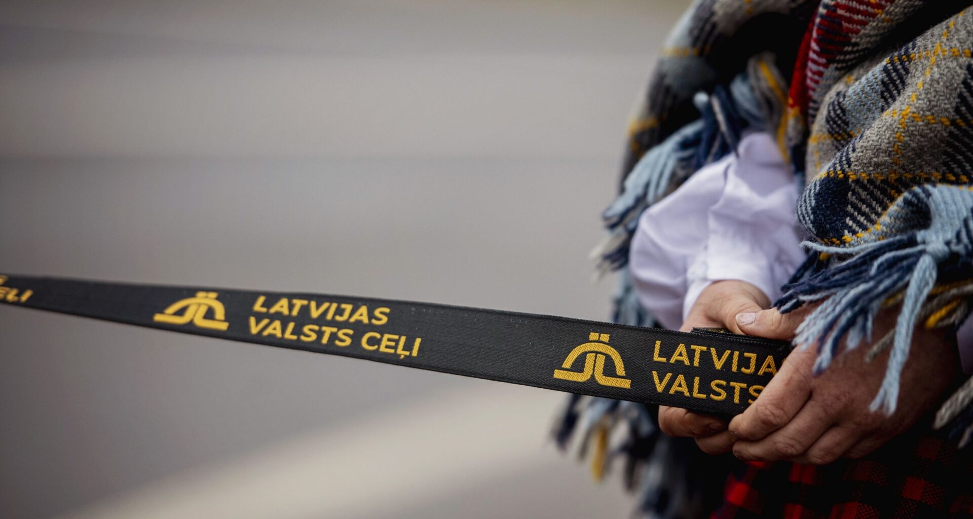 Atklās satiksmi pār Salacas tiltu Salacgrīvā