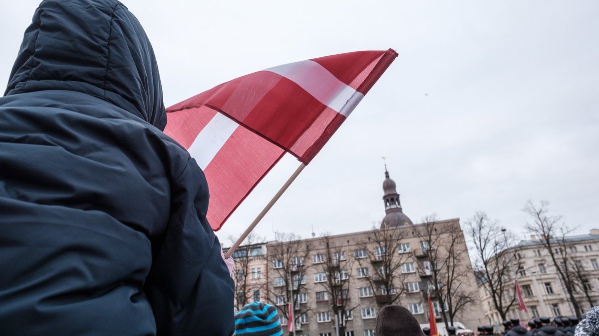 Valsts svētku brīvdienas sāksies ar mainīgu laiku un slapju sniegu