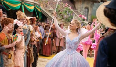 Par Arianas Grandes sagrābšanu aiz pleca fanam piespriež deviņu dienu cietumssodu