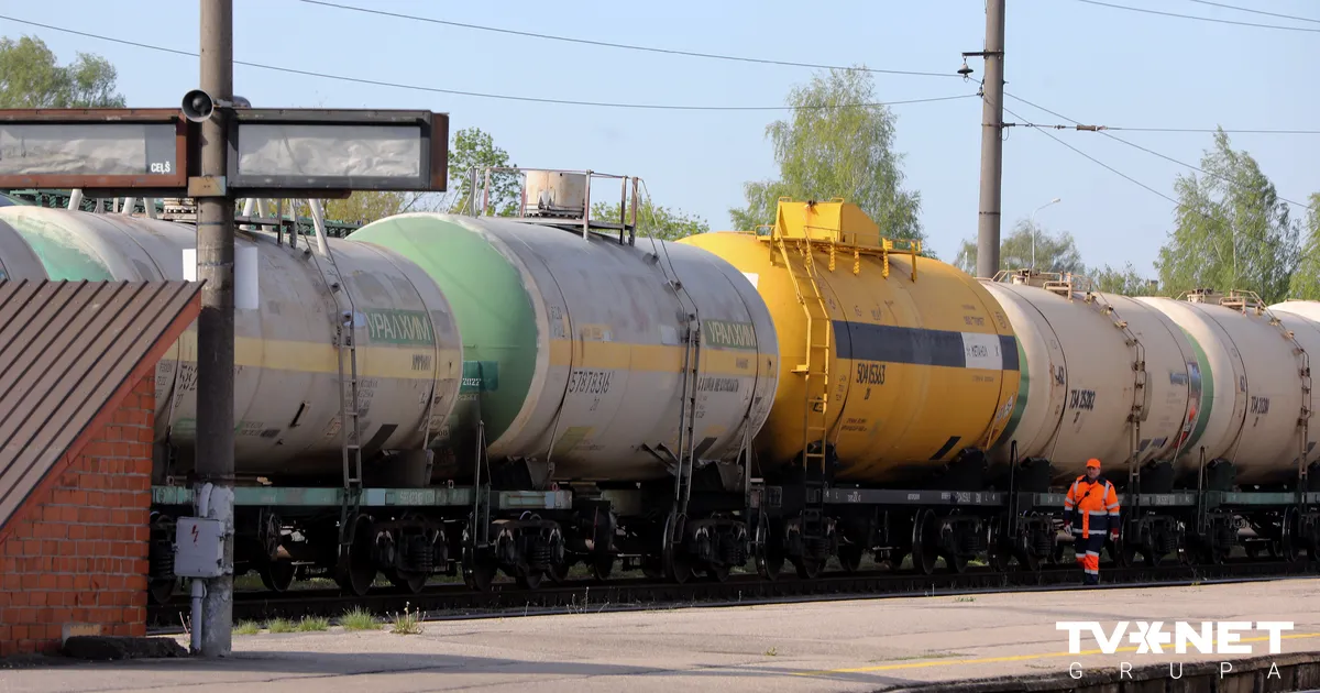 Ukraiņu izlūki uz Transsibīrijas maģistrāles nolaiduši no sliedēm kravas vilcienu
