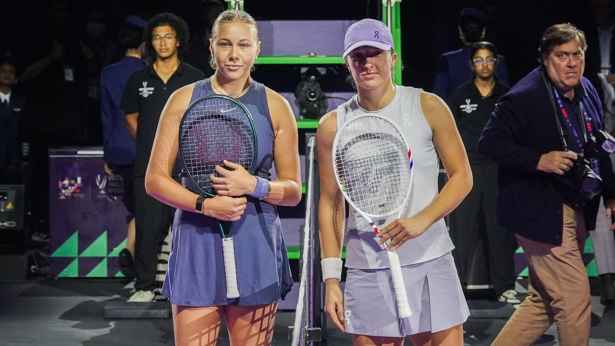 Aņisimova uzveic Švjonteku un ielaužas WTA sezonas noslēguma pusfinālā – Teniss – Sportacentrs.com