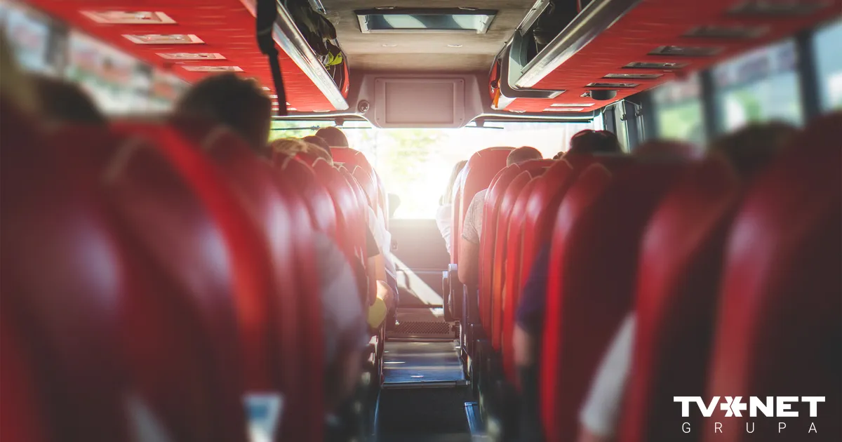 Autobuss Līksnas pagastā nobraucis no ceļa. Glābēji snieguši palīdzību pasažieriem