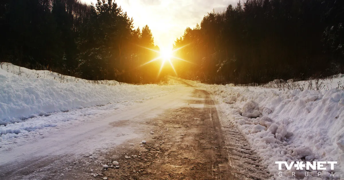 VIDEO ⟩ "Kravā atradās liellopi." Kravas auto šoferis uz apledojuša ceļa piedzīvo 16 izmisuma pilnas stundas