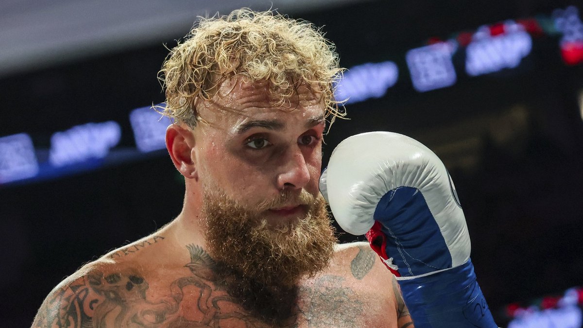 Briedim kurvīti iedevušais jūtuberis Džeiks Pols tuvu lielai cīņai ar Usika pretinieku