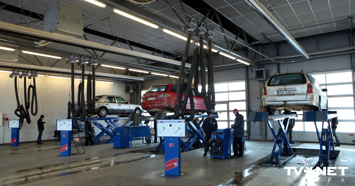 VIDEO ⟩ "Apskatē nejēdz pārbaudīt auto!" Automehāniķis kritizē CSDD inspektorus