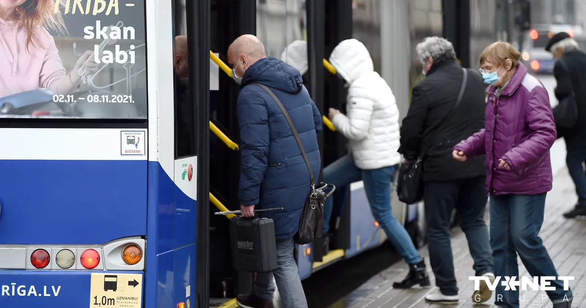 Valsts svētkos sabiedriskais transports Rīgā būs bez maksas; ieviesti satiksmes ierobežojumi