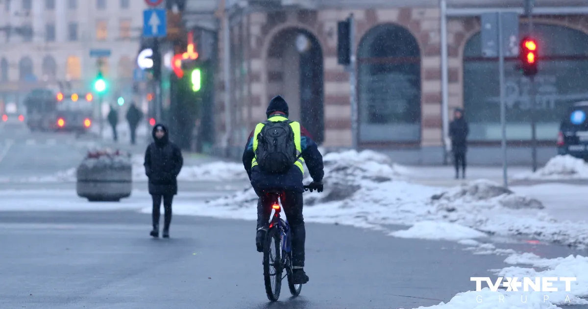 Trešdien vietām veidosies četrus centimetrus bieza sniega sega