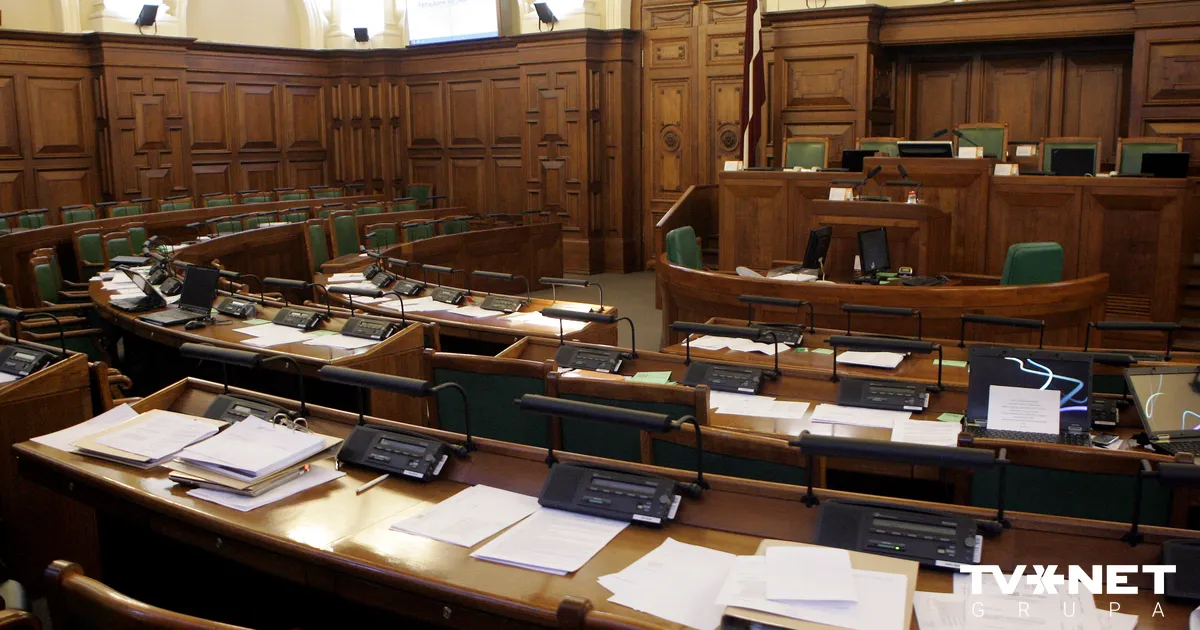 "Tie vecie oši ir jāgriež." Režisors Seņkovs par politiķiem