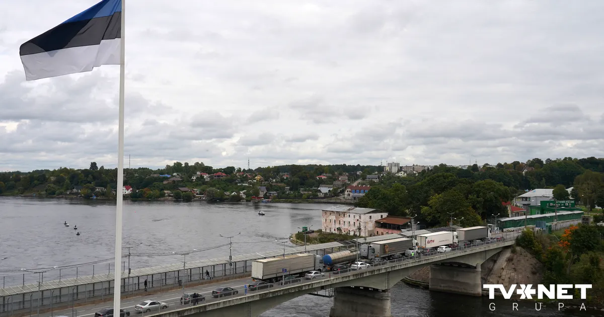 VIDEO ⟩ Svētdien Narvas upē pamanīts Krievijas robežsardzes kuteris ar "Vagner" karogu