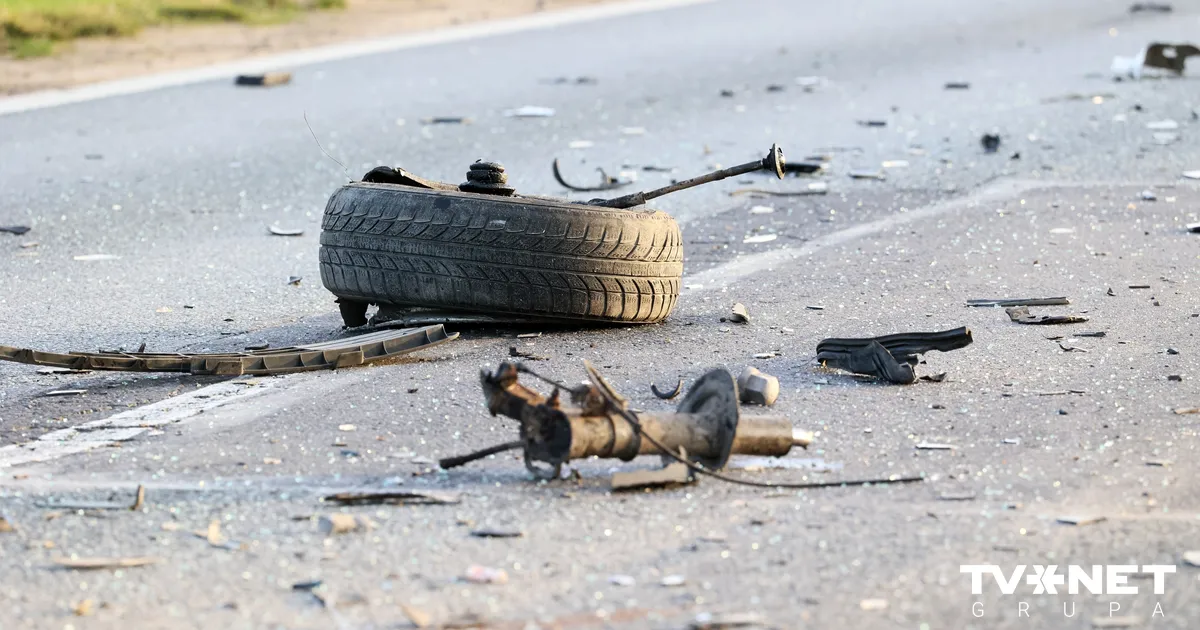 Autoavārijā Lietuvā gājis bojā Latvijas pilsonis, kurš, iespējams, pārvadājis migrantus