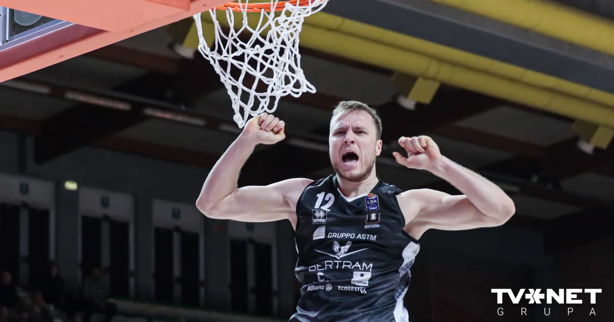 Strautiņš pēc deviņu mēnešu pauzes atgriežas laukumā