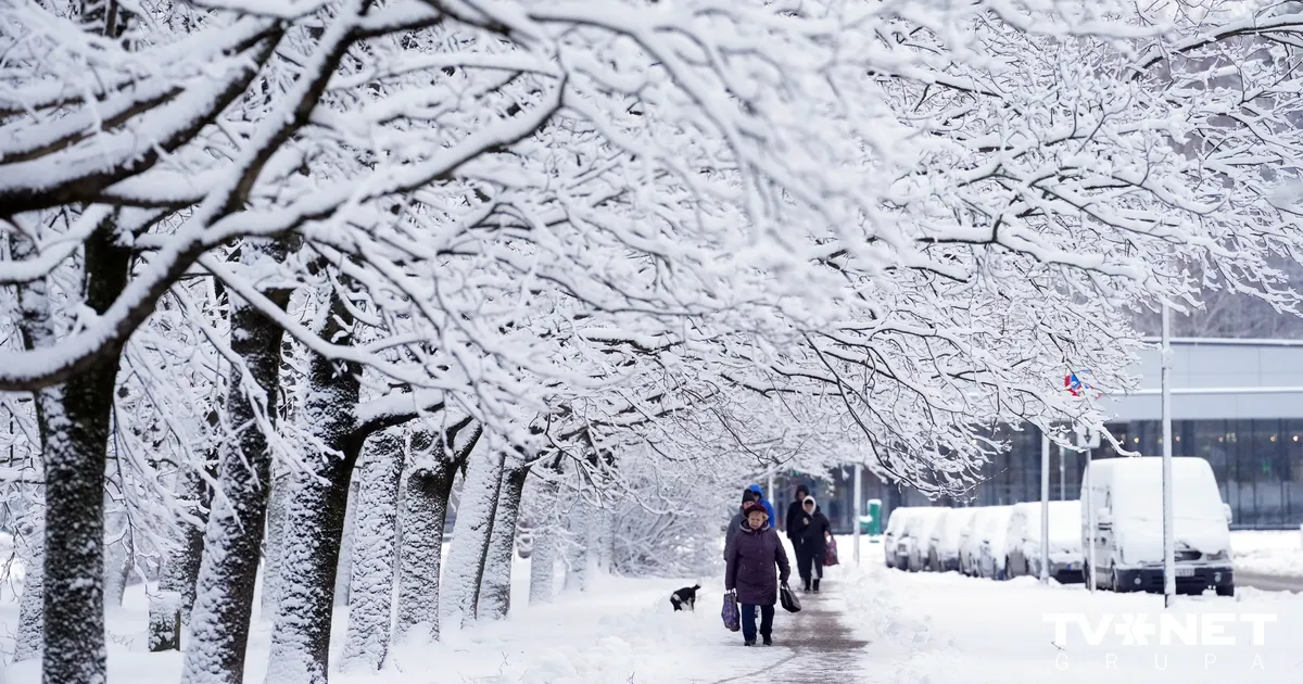 Naktī vietām Latvijā veidosies sniega kārta un arī pirmdien daudzviet gaidāmi nokrišņi
