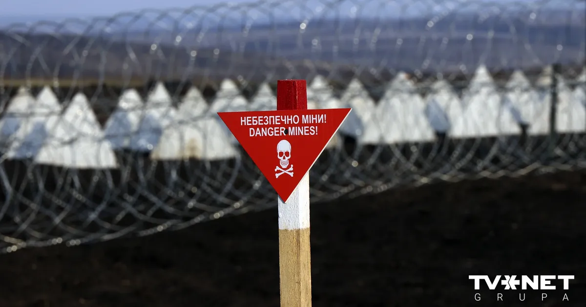 Ukrainā civiliedzīvotāju auto uzbraucis virsū mīnai; eksplozijā pieci bojāgājušie