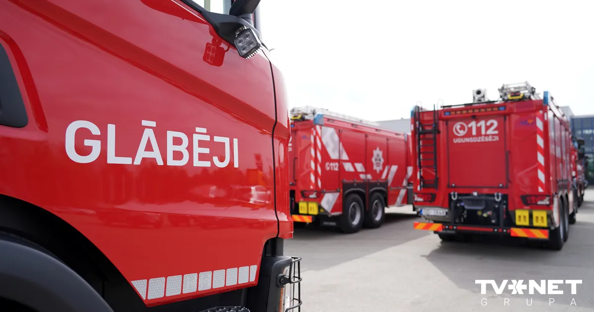 Naktī glābēju palīdzība bijusi nepieciešama no ceļa nobraukuša autobusa pasažieriem