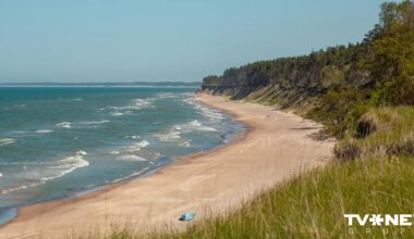 Aizsargjoslā mazu kempinga namiņu vietā izbūvētas apjomīgas vasarnīcas