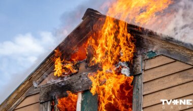 VIDEO ⟩ Ugunsgrēkā Pļavniekos divi vīrieši zaudējuši dzīvību - Apollo.lv