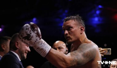 Usiks atkal bez cīņas zaudē savu absolūtā čempiona statusu