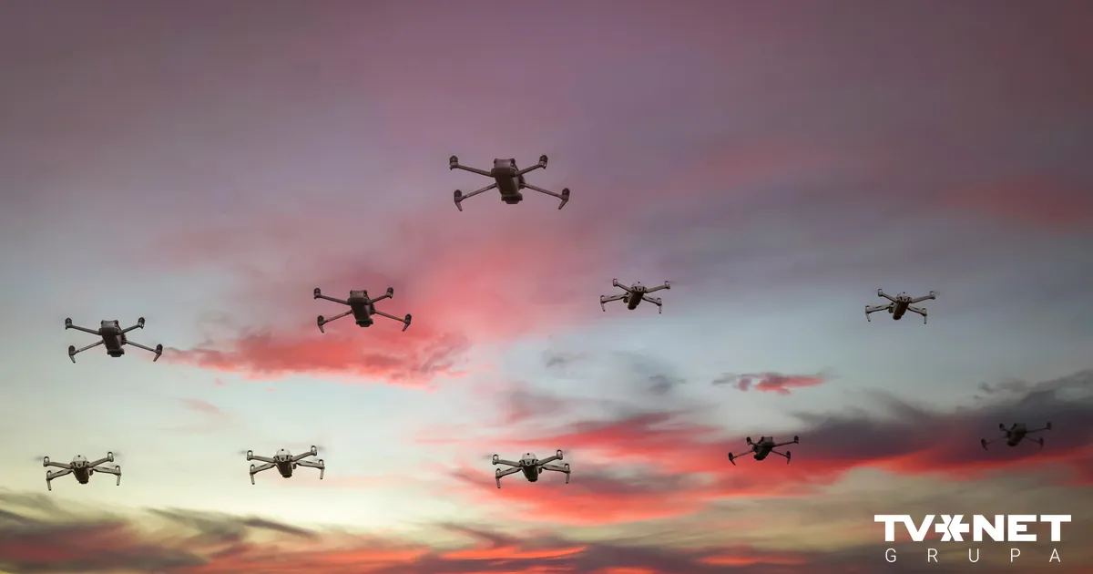 Īslaicīgi Berlīnes lidostā apturēti reisi dronu dēļ