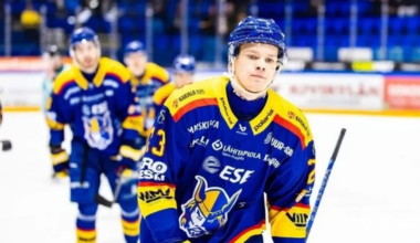 NOSKATIES ⟩ Latvijas jaunā hokeja zvaigzne Šmits atkal spilgti mirdz Somijā