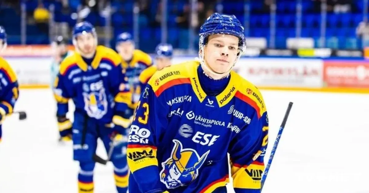 NOSKATIES ⟩ Latvijas jaunā hokeja zvaigzne Šmits atkal spilgti mirdz Somijā