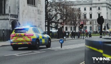 Lielbritānijas policija nesaista cilvēku saduršanu vilcienā ar terorismu