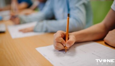 no eksāmeniem atbrīvoto skolēnu skaits izrādās krietni mazāks par sākotnēji lēsto