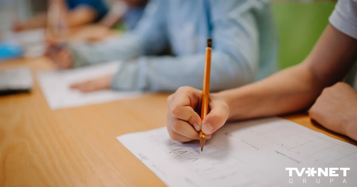 no eksāmeniem atbrīvoto skolēnu skaits izrādās krietni mazāks par sākotnēji lēsto