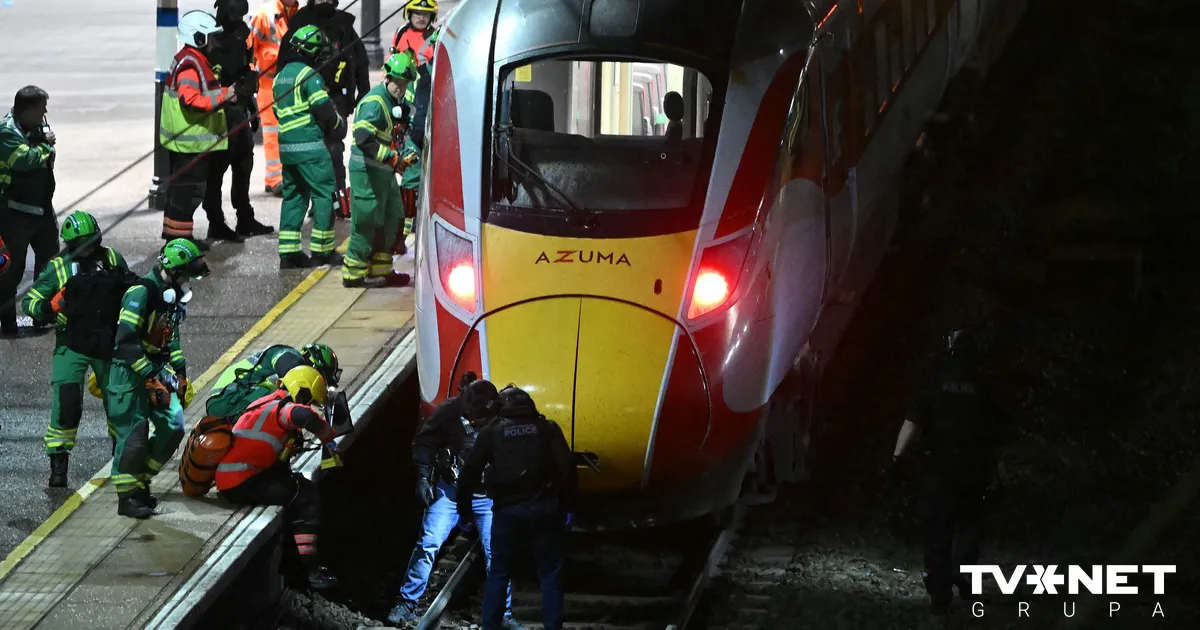 FOTO UN VIDEO ⟩ Lielbritānijā vilcienā sadurti vairāki cilvēki