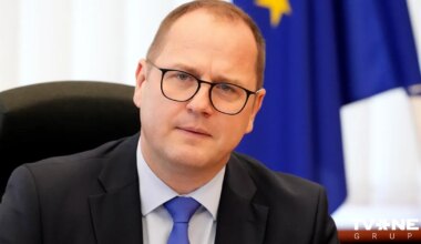 daļa amatpersonu vēl tiek vērtētas