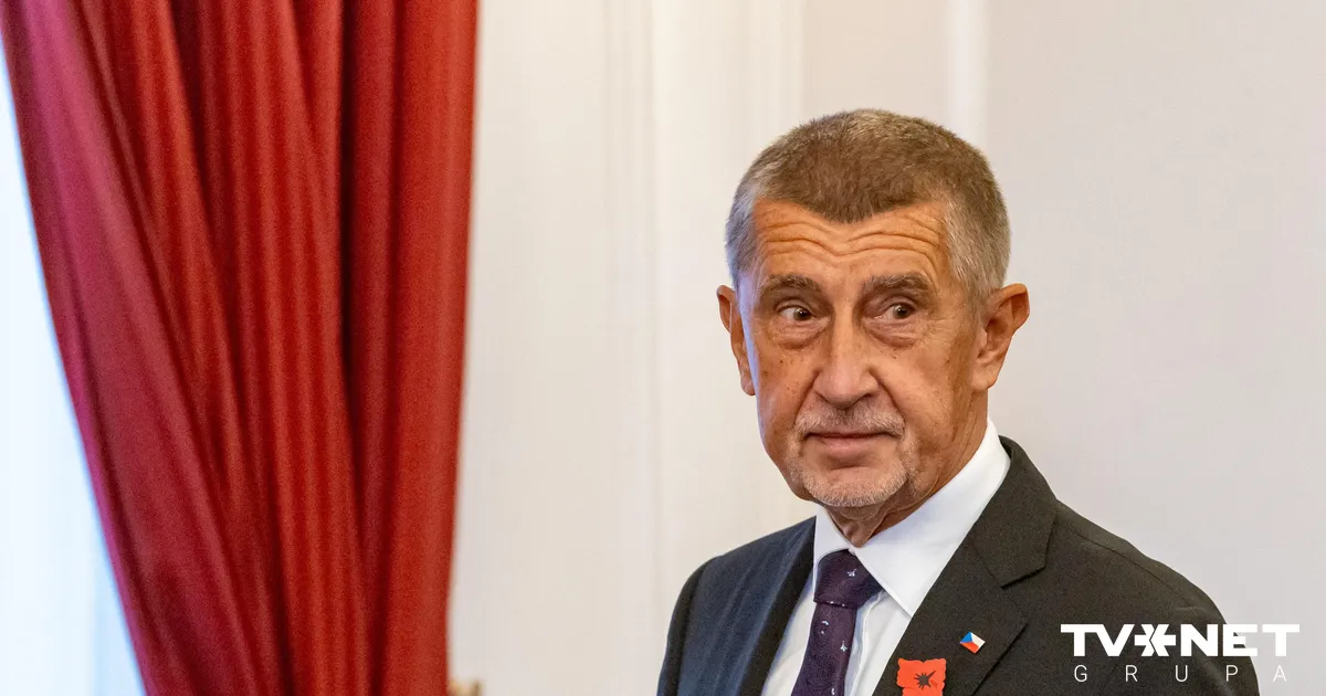 Trīs labējās partijas Čehijā parakstījušas koalīcijas līgumu