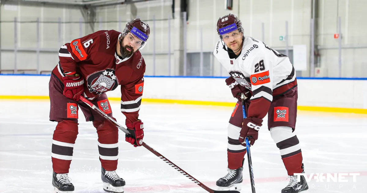 FOTO ⟩ Latvijas hokeja izlase prezentē jaunos valstsvienības spēļu kreklus