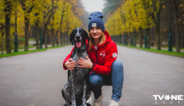 "Īsts sapņa piepildījums." Valsts policijas kinoloģe Gunda Šabanova un suns Thors gūst medaļas Pasaules čempionātā kamanu suņu sportā ASV