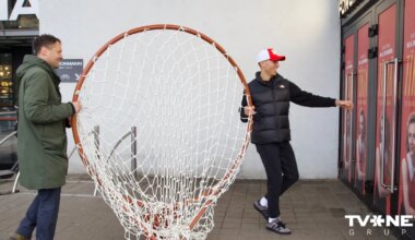 FOTO ⟩ Par godu TTT filmas pirmizrādei Rīgā uzstādīts, iespējams, lielākais basketbola grozs Eiropā