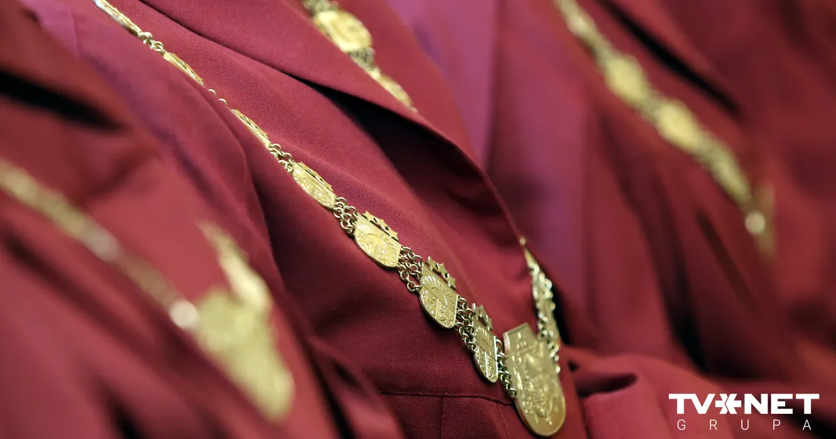 Saeima konceptuāli atbalsta speciālās pensijas izveidošanu tiesnešiem un prokuroriem