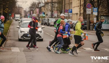 FOTO ⟩ Spraigas cīņas par godalgām vērienīgajā Rīgas rudens leģendu rogainingā Grīziņkalnā