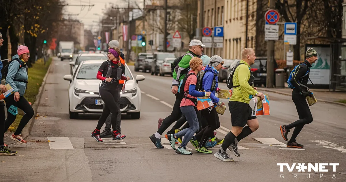 FOTO ⟩ Spraigas cīņas par godalgām vērienīgajā Rīgas rudens leģendu rogainingā Grīziņkalnā