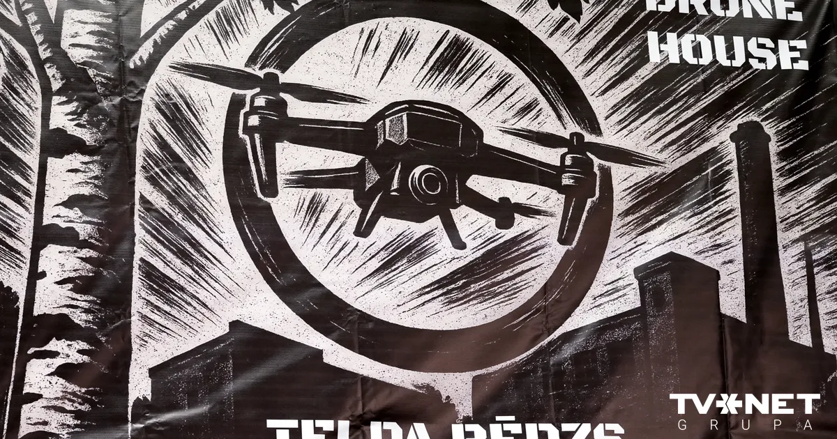 FOTO ⟩ Rīgā atklāts Baltijā lielākais iekštelpu dronu mācību centrs