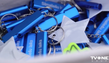 VIDEO ⟩ Silmalas pagasta iedzīvotāji ar svilpēm bruņojas pret plēsoņām