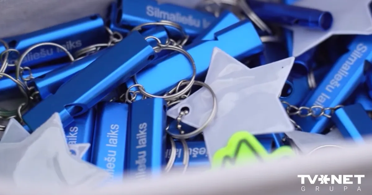 VIDEO ⟩ Silmalas pagasta iedzīvotāji ar svilpēm bruņojas pret plēsoņām