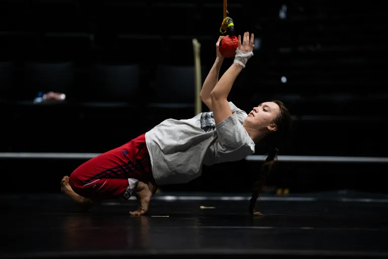 Izrādes mēģinājumu process.